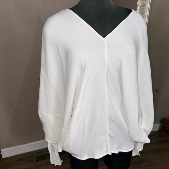 Lola & Sophie • V Neck Batwing Tie Sleeve Blouse - Picture 8 of 13